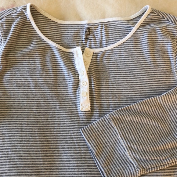 GAP Gray/Off-White Striped 3/4 Sleeve Henley - L - Picture 6 of 6